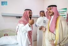 أمير الجوف يتابع صحة المعرّف عايد الرويلي