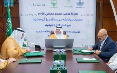 أمير الشرقية يشهد توقيع اتفاقية استثمارية بين أمانة المنطقة وشركة "لوسِد".