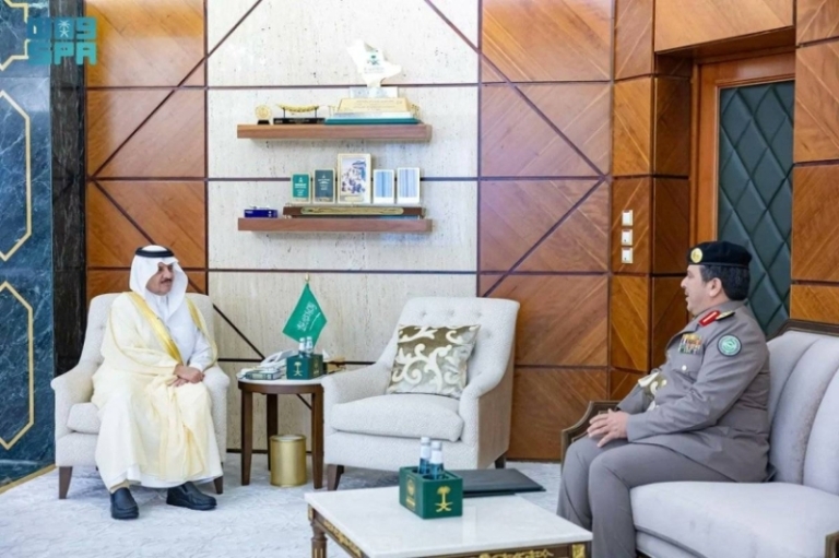 أمير الشرقية يعزز دعم جهود مكافحة المخدرات ويستعرض إنجازاتهم في المنطقة