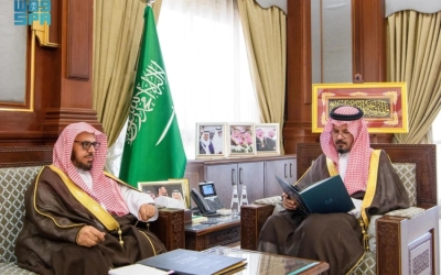 أمير المدينة المنورة يثني على جهود مدير التعليم في تطوير القطاع التعليمي