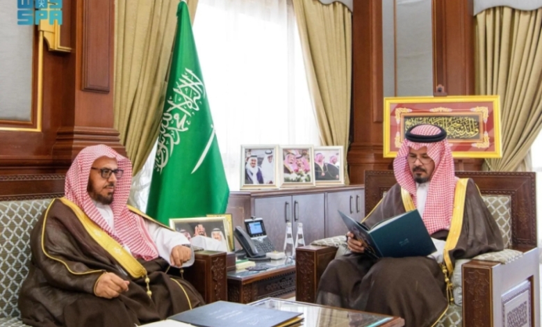 أمير المدينة المنورة يثني على جهود مدير التعليم في تطوير القطاع التعليمي