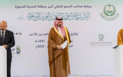 أمير المدينة يوقع اتفاقيتي توظيف التقنية والمهنية