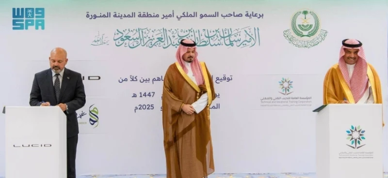 أمير المدينة يوقع اتفاقيتي توظيف التقنية والمهنية