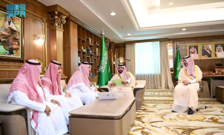 أمير جازان يستعرض جهود لجنة مراقبة عقارات الدولة وإزالة التعديات بالمنطقة