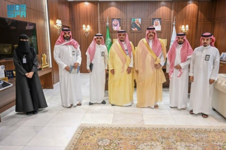 أمير حائل يروج لمسابقة تأصيل الهوية العمرانية