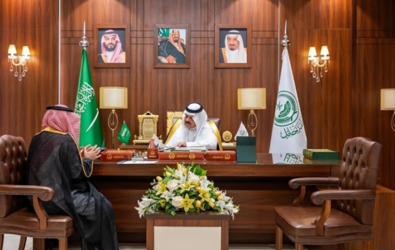 أمير حائل يستعرض أداء التعليم بالمنطقة