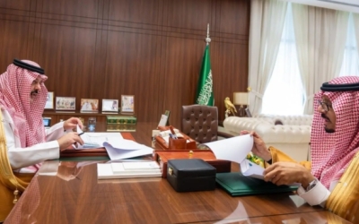 أمير حائل يستقبل الرئيس التنفيذي لهيئة تطوير المنطقة ويبحثان سبل تعزيز التنمية.