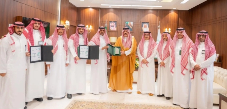 أمير حائل يستقبل فريق كفاءة الطاقة في الإمارة لمناقشة تعزيز الاستخدام الفعال للطاقة.