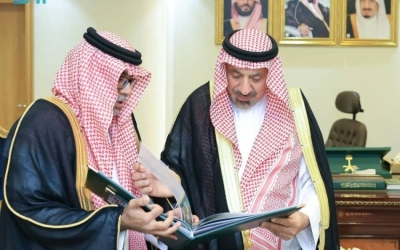 أمير نجران يستعرض خدمات فرع وزارة العدل بالمنطقة  
أمير نجران يتفقد أعمال وزارة العدل في المنطقة  
جولة لأمير نجران على خدمات فرع وزارة العدل  
أمير نجران يناقش أعمال فرع وزارة العدل بالمنطقة  
أمير نجران يزور فرع وزارة العدل ويطلع على خدماته