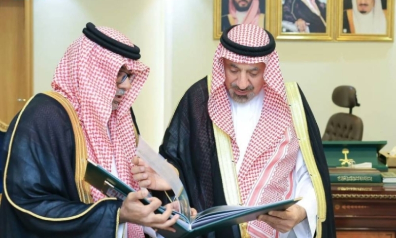 أمير نجران يستعرض خدمات فرع وزارة العدل بالمنطقة
أمير نجران يتفقد أعمال وزارة العدل في المنطقة
جولة لأمير نجران على خدمات فرع وزارة العدل
أمير نجران يناقش أعمال فرع وزارة العدل بالمنطقة
أمير نجران يزور فرع وزارة العدل ويطلع على خدماته