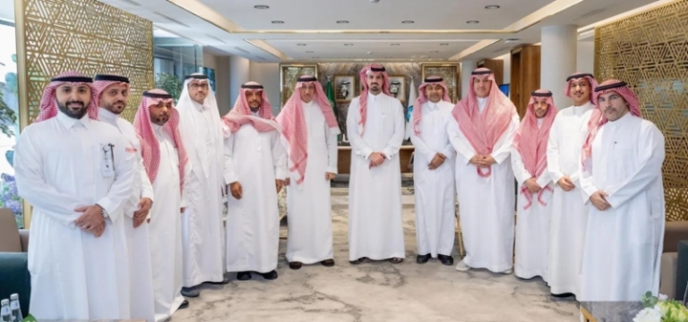 أمين منطقة الرياض يجتمع بمكاتب هندسية متعددة
لقاء أمين منطقة الرياض مع مكاتب هندسية بارزة
اجتماع هام لأمين منطقة الرياض مع عدد من المكاتب الهندسية
أمين الرياض يحاور مكاتب هندسية رئيسية
مكاتب هندسية تلتقي بأمين منطقة الرياض