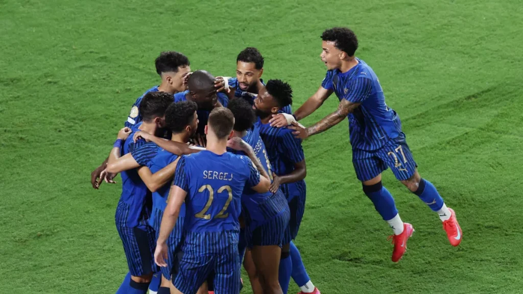 أول تعليق حصري من وزير الرياضة على فوز الهلال على مانشستر سيتي