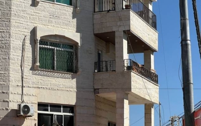 إخلاء عمارة سكنية في إربد بعد بلاغ عن تصدعات وتشققات وأمن عام يغلق المنطقة.. فيديو