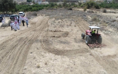إعادة حرث أراضي زراعية في محافظة القرى
