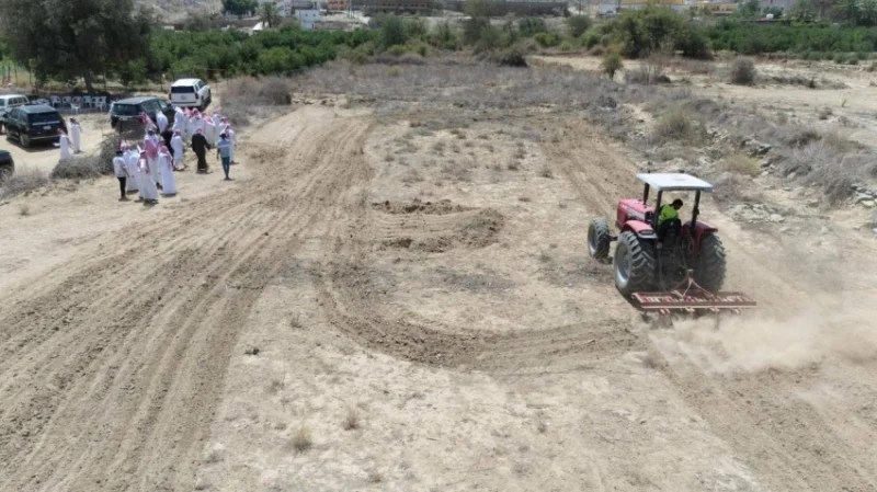 إعادة حرث أراضي زراعية في محافظة القرى