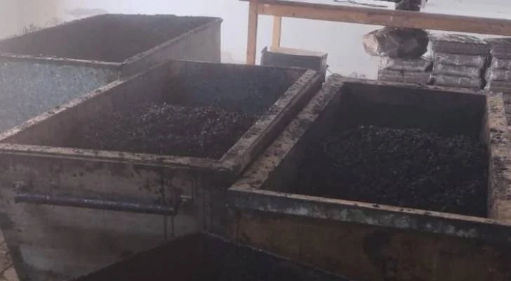 إغلاق مصنع معسل غير مرخص لمخالفة قانون الغذاء والدواء