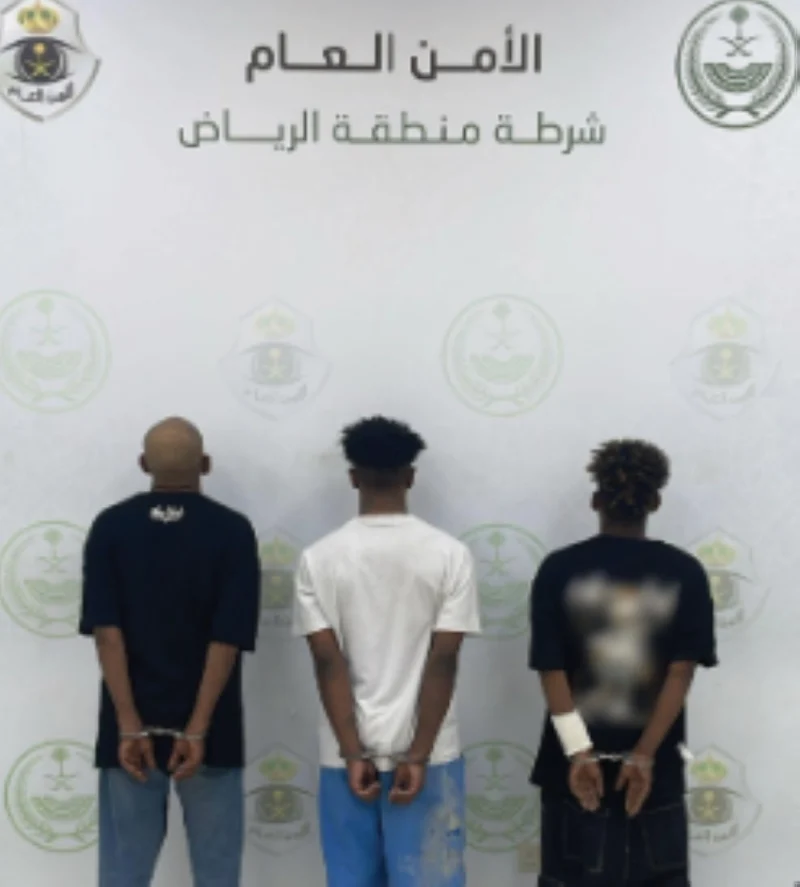 إلقاء القبض على 3 متهمين بسرقة مركبة وتفكيكها لبيع أجزائها  
اعتقال 3 أفراد بتهمة سرقة مركبة في وضع التشغيل وبيع أجزائها  
أمناء شرطة ينجحون في توقيف 3 لصوص سرقوا مركبة وقاموا بتفكيكها  
فريق التحقيق يكشف ملابسات سرقة مركبة وضبط 3 متهمين بتفكيكها  
شرطة تطيح بـ 3 متهمين لسرقتهم مركبة وبيع أجزائها