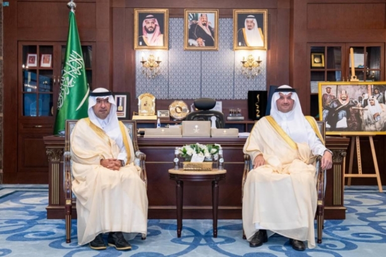 اجتماع بين محافظ الأحساء ووزير البلديات لاستعراض المشاريع المستقبلية