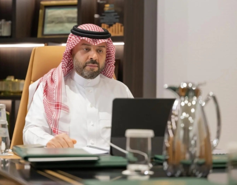 اجتماع دوري برئاسة أمير الحدود الشمالية لمتابعة تطوير المنطقة