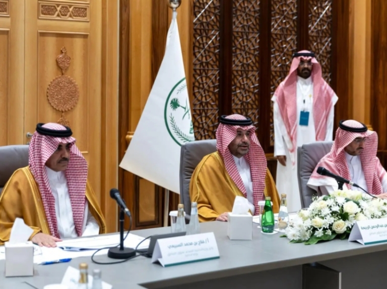اجتماع مثير لوكلاء إمارات المناطق بحضور المهندس الربيعة
الربيعة يقود نقاشات مهمة مع وكلاء المناطق المساعدين
حضور بارز للمهندس الربيعة في اجتماع وكلاء الإمارات للشؤون التنموية
الاجتماع التنموي لوكلاء الإمارات تحت رئاسة المهندس الربيعة