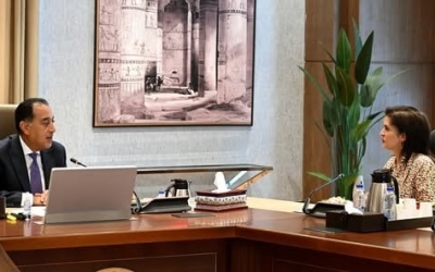 اجتماع مهم بين رئيس الوزراء والمدير الإقليمي لمنظمة الصحة العالمية بالشرق الأوسط