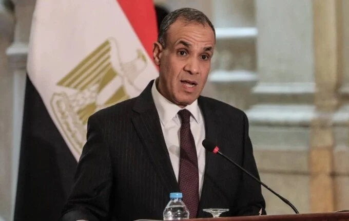 اجتماع وزير الخارجية مع ممثلي الشركات الكبرى وأعضاء الغرفة التجارية في غينيا الاستوائية يعزز التعاون الاقتصادي
