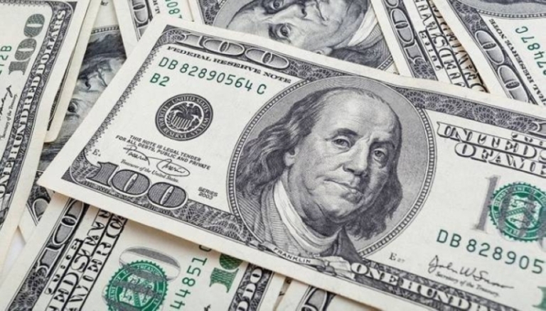 ارتفاع الدولار أمام العملات الأخرى وتراجع قيمة اليورو في الأسواق المالية العالمية.