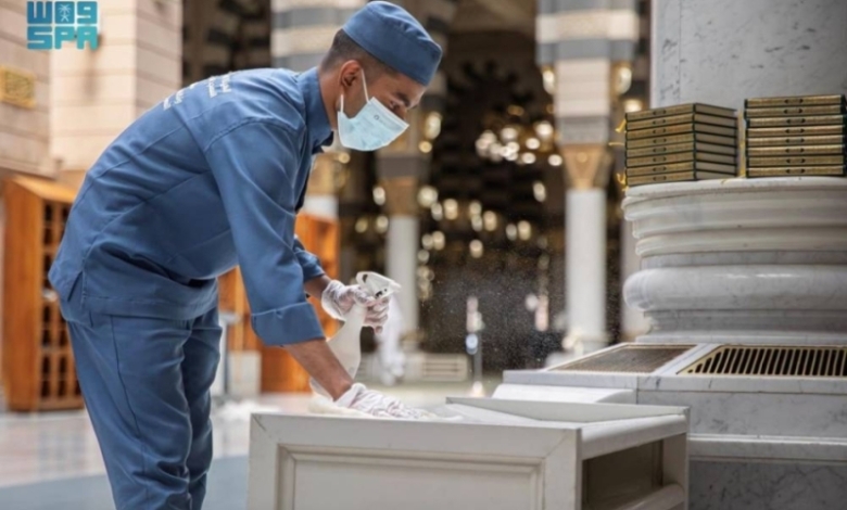استعدادات ضخمة لتطهير المسجد النبوي ب2700 لتر من المعقمات لاستقبال المصلين الجمعة
