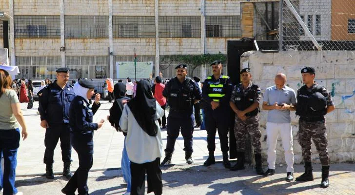 استعدادات متوترة.. طلبة "التوجيهي" يترقبون امتحان "رياضيات الثانية" وسط جدل "الورقة الأولى"