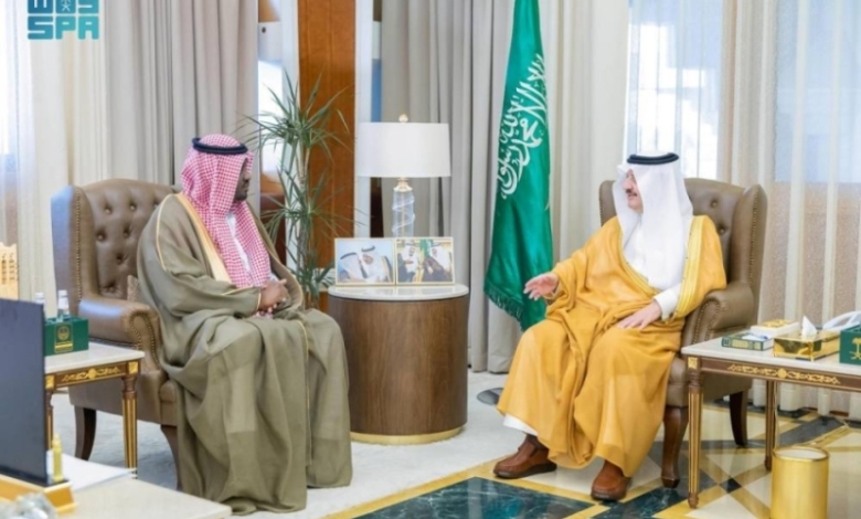 استقبال أمير الشرقية لرئيس وأعضاء الجمعية السعودية لحكام كرة القدم
أمير الشرقية يلتقي برئيس وأعضاء الجمعية السعودية لحكام كرة القدم
توجه أمير الشرقية نحو رئيس وأعضاء الجمعية السعودية لحكام كرة القدم
اجتماع أمير الشرقية مع رئيس وأعضاء الجمعية السعودية لحكام كرة القدم
لقاء أمير الشرقية برئيس وأعضاء الجمعية السعودية لحكام كرة القدم