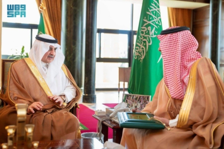 استقبال أمير تبوك لمدير التعليم بالمنطقة
