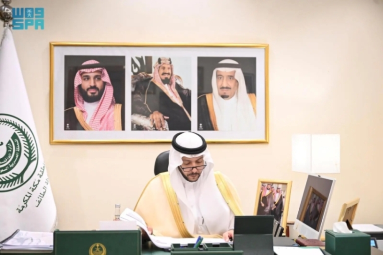 استقبال مدير مركز التنمية الاجتماعية بالطائف من الأمير سعود بن نهار