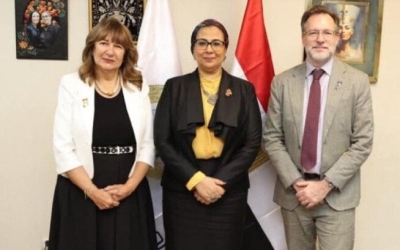 استقبال مستشارة أمل عمار لسفير كندا بالقاهرة يعزز فرص المرأة في التصنيع الزراعي  
مستشارة أمل عمار تتعاون مع سفير كندا لتعزيز دور المرأة في الزراعة  
تعزيز فرص المرأة في التصنيع الزراعي بمناسبة زيارة سفير كندا للقاهرة  
سفير كندا يزور القاهرة ويبحث مع أمل عمار فرص دعم المرأة في الصناعات الزراعية