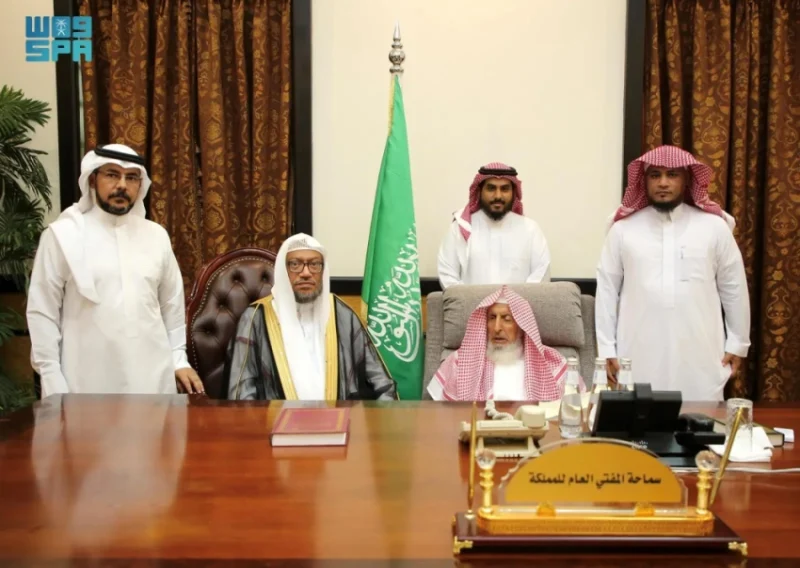 استقبال مفتي عام المملكة لمفوّض الإفتاء بمكة المكرمة