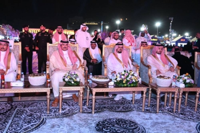 افتتح أمين الباحة مهرجان واجهة بلجرشي للتسوق والترفيه