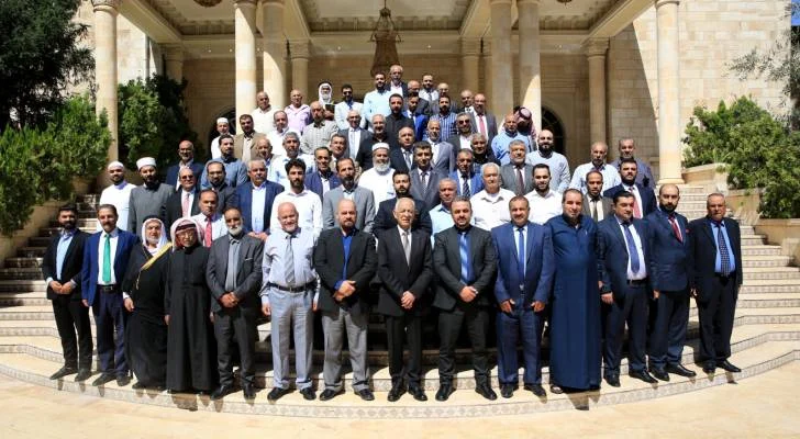 الأردن يتحدى الصعاب بحكمة الملك ورؤية العيسوي في لقاء متعدد الأطراف