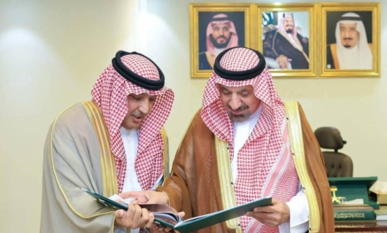 الأمير جلوي بن عبد العزيز يستعرض التقرير النهائي لمنتدى نجران الاستثماري 2025.