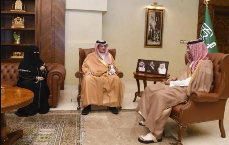 الأمير سعود بن جلوي يستعرض مبادرات أمانة جدة وإدارة التعليم بالمحافظة