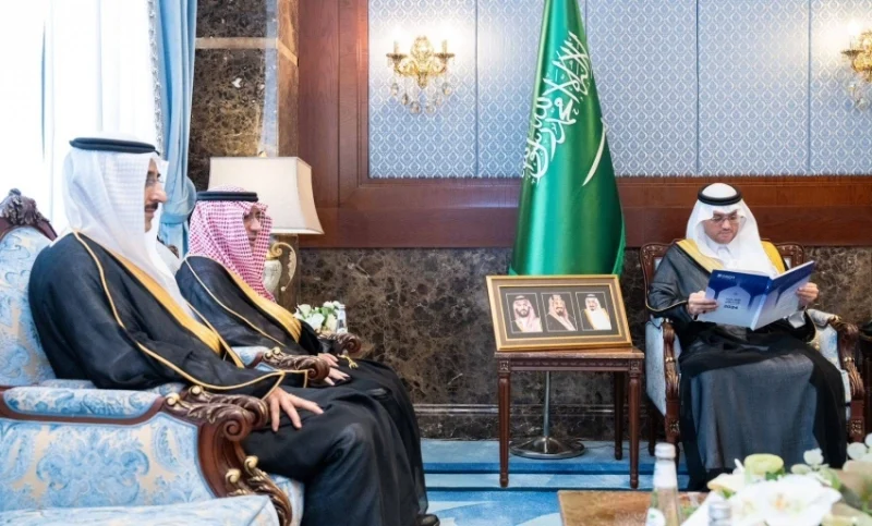 الأمير سعود بن طلال يستعرض التقرير السنوي لمطار الأحساء الدولي 2024