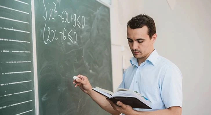 التربية تمهد لبدء التقديم للتعليم الإضافي العام الجديد
