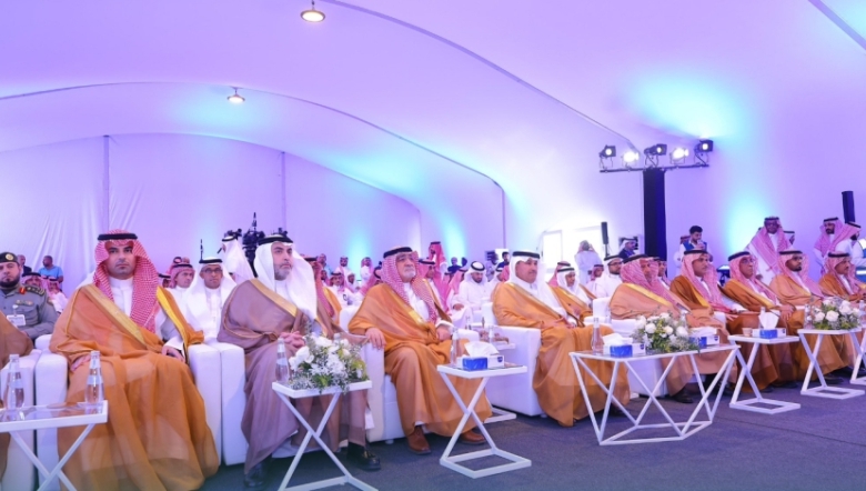 الجاسر يدشن مشروع الممر اللوجستي الرابط بين ميناء جدة الإسلامي والخمرة.