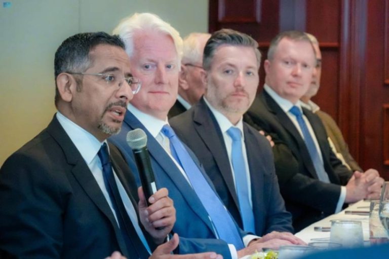 الخريِّف: 90 يومًا للمستثمر الأمريكي للحصول على التراخيص التعدينية المطلوبة.