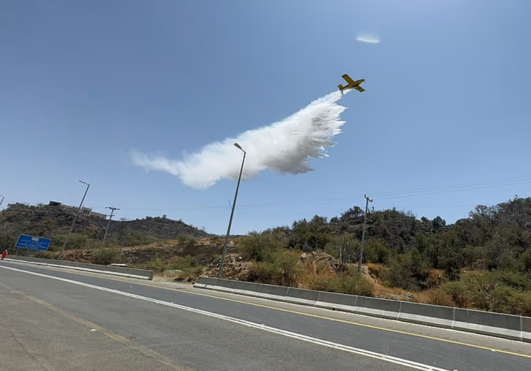 الدفاع المدني يبدأ إخماد حرائق في مناطق مختلفة من المملكة