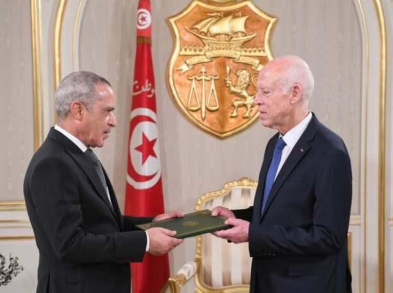 الرئيس التونسي يتسلم دعوة من نظيره الجزائري لحضور افتتاح المعرض الأفريقي للتجارة البينية.
