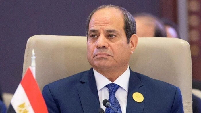 الرئيس السيسي يرسل مندوباً لتعزية الأسر المفجوعة
مندوب رئاسي لتعزية أسر الضحايا من السيسي
الرئاسة المصرية تُرسل تعزية من الرئيس السيسي
تعزية رسمية من الرئيس السيسي لأسر الضحايا