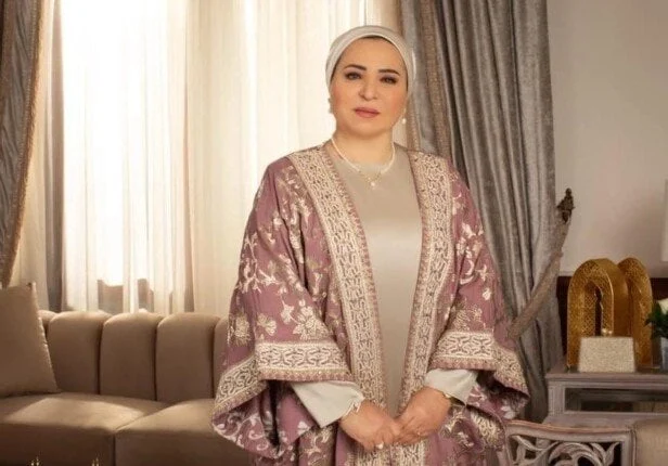 السيدة انتصار السيسي تتصل بوالدة الضابط نور امتياز كامل