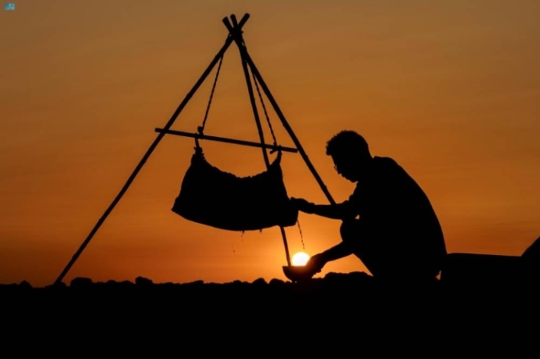 الصميل يبرز كبديل مبتكر للثلاجة في حياة البادية بالحدود الشمالية