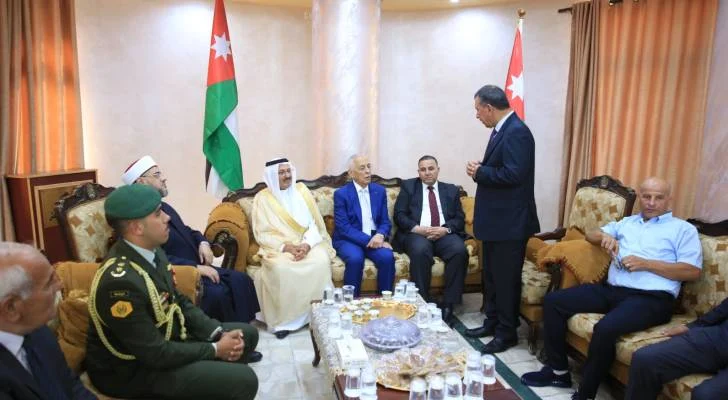 العيسوي يمثل الملك وولي العهد أمام عشائر آل عباسي