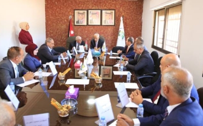 العيسوي يناقش قضايا المزارعين مع مجلس الإدارة الأردني