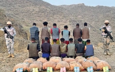 القبض على 13 متهماً بتهريب 169 كجم من القات في الربوعة